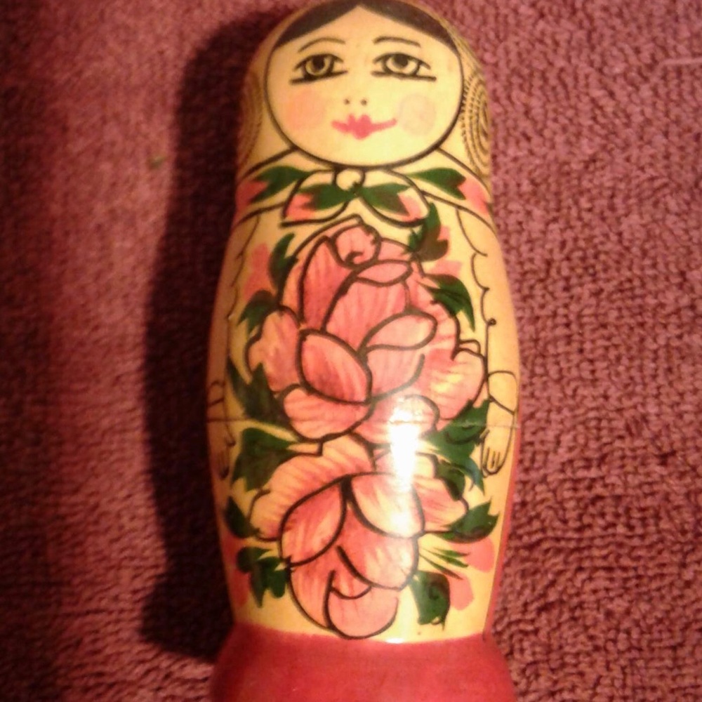 1992 hand painted Russian Nesting Dolls 5 pieces